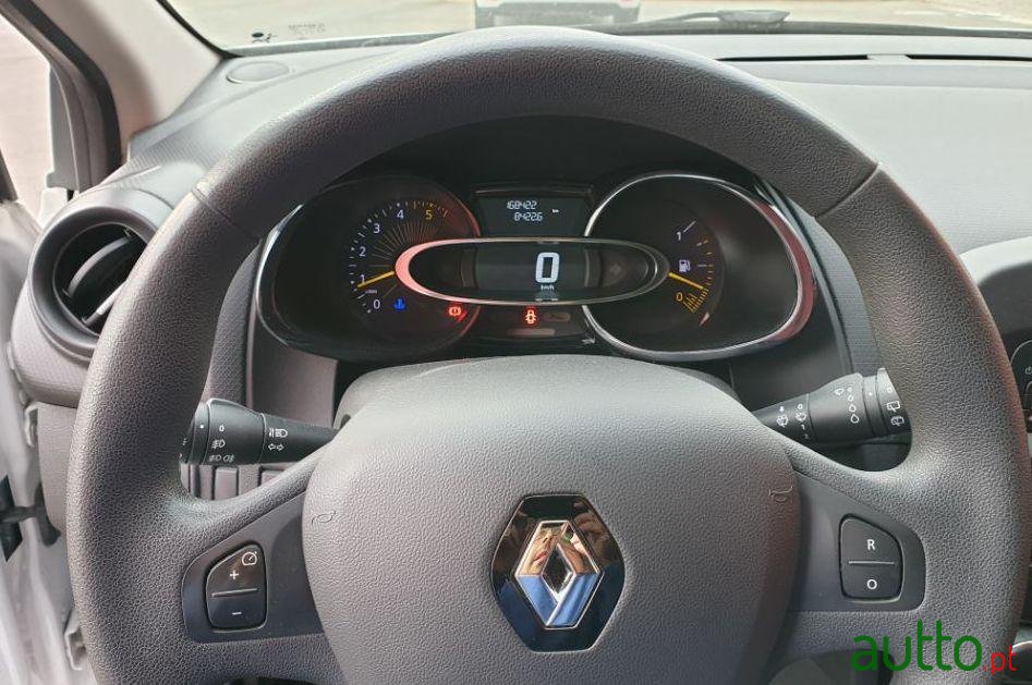 2015' Renault Clio photo #3