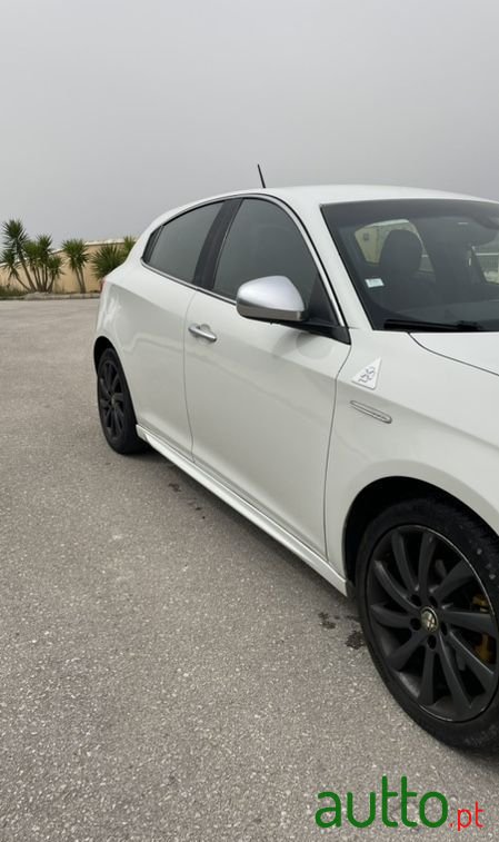 2010' Alfa Romeo Giulietta photo #4