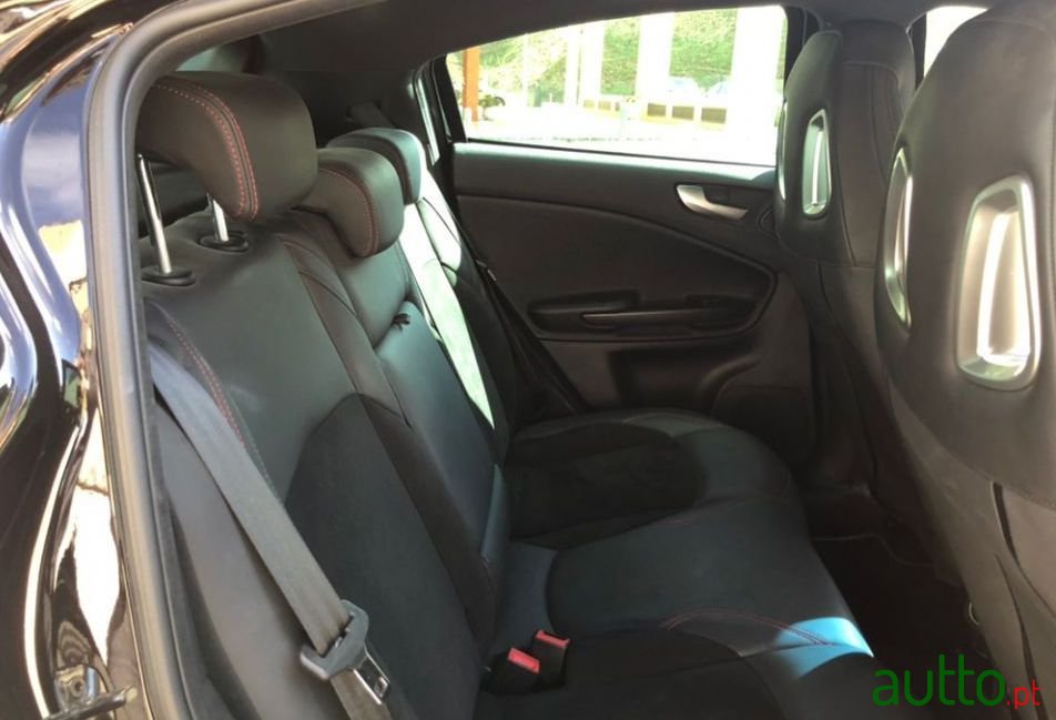 2017' Alfa Romeo Giulietta photo #3