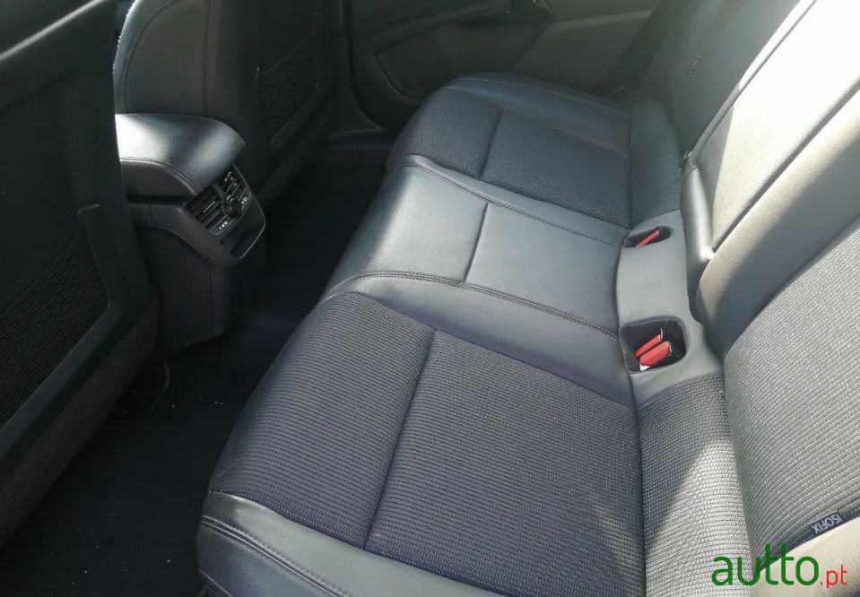 2011' Peugeot 508 Sw photo #5