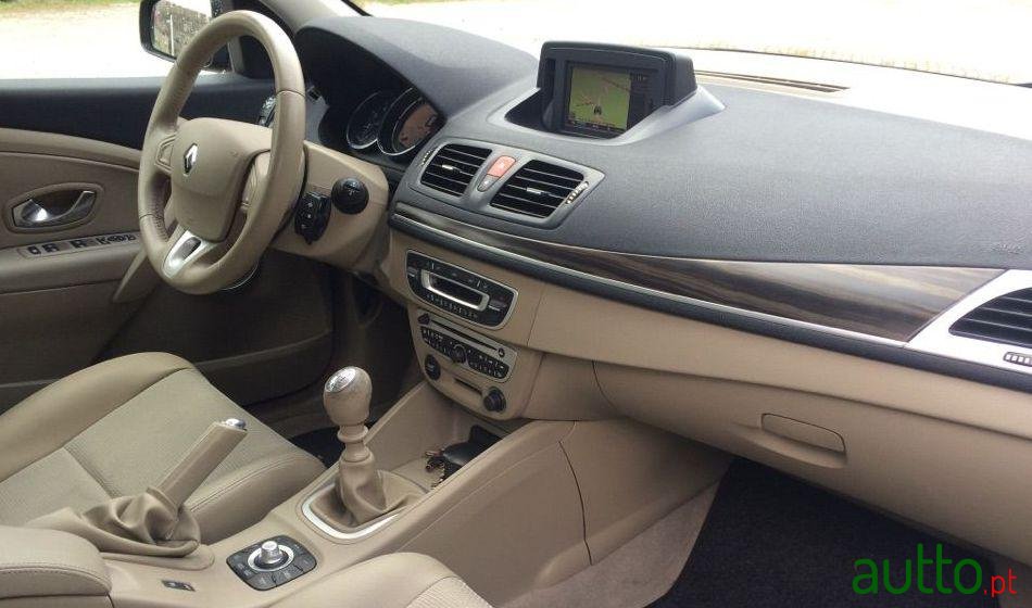 2010' Renault Megane photo #4