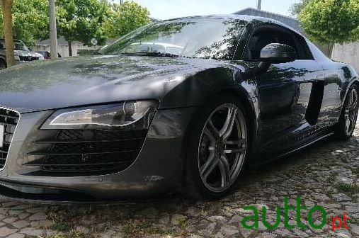 2011' Audi R8 Quattro photo #1