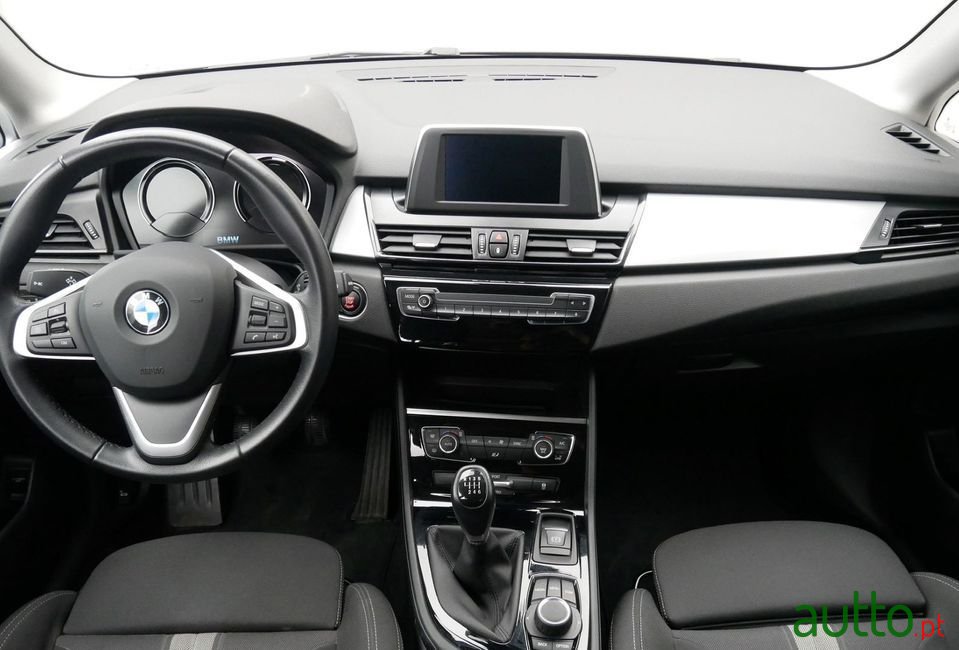 2019' BMW 216 Active Tourer photo #6