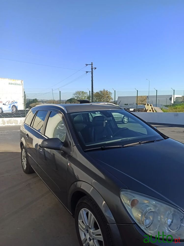 2008' Opel Astra Caravan photo #1