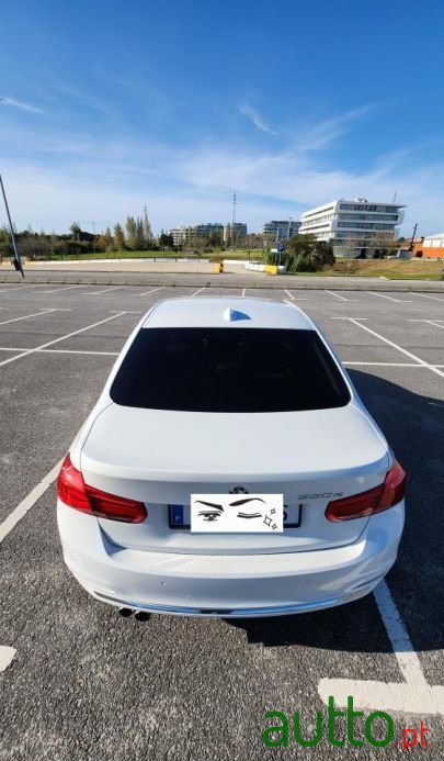 2017' BMW 330 photo #6