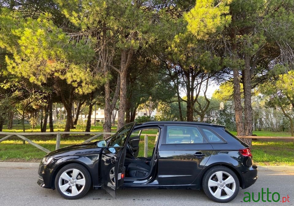2013' Audi A3 Sportback photo #1