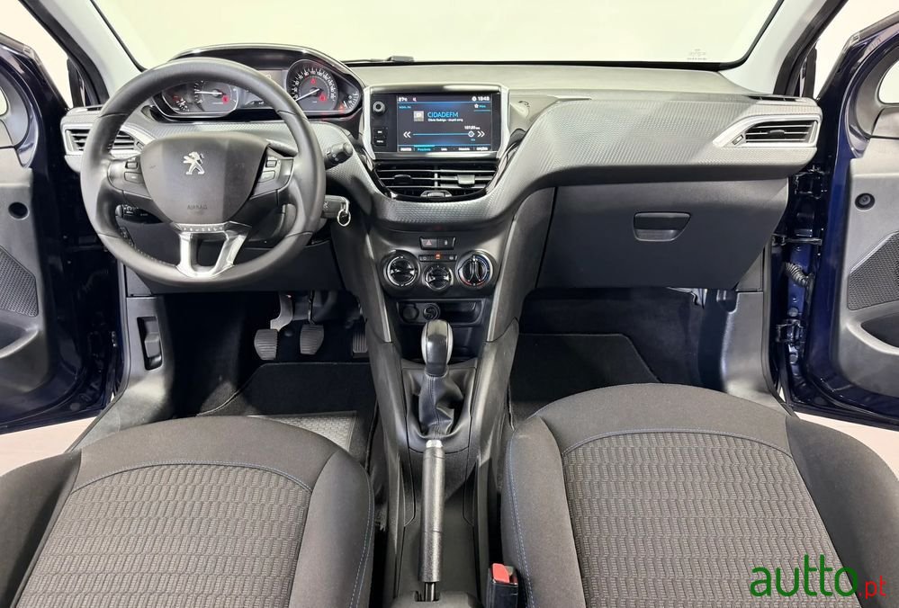 2017' Peugeot 208 1.2 Puretech Style photo #5