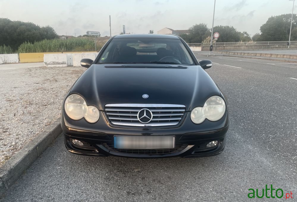 2004' Mercedes-Benz Classe C photo #1