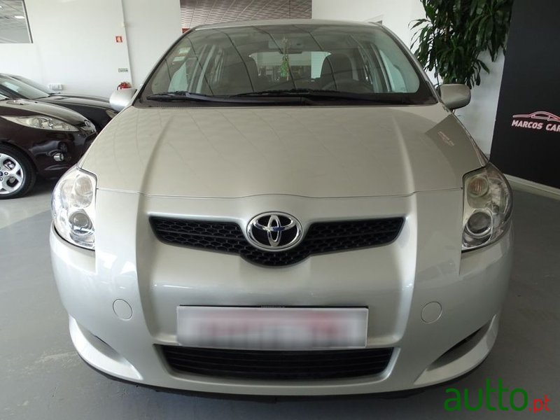2009' Toyota Auris photo #2