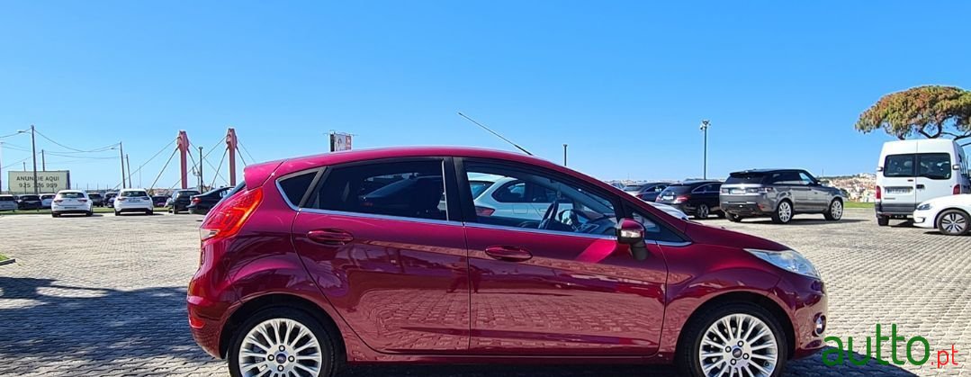 2011' Ford Fiesta photo #5