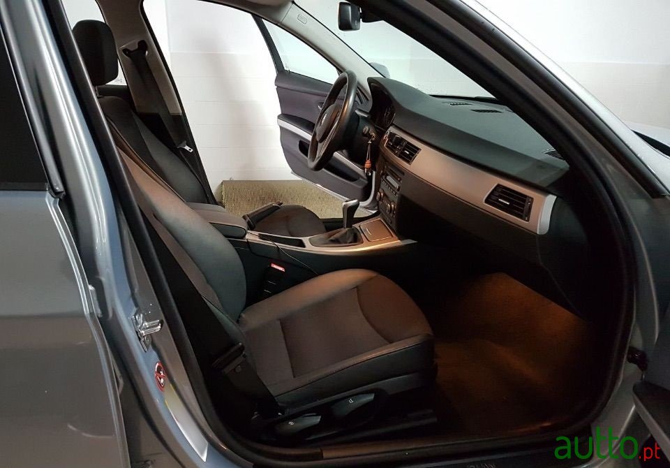 2008' BMW 320 D Touring photo #5