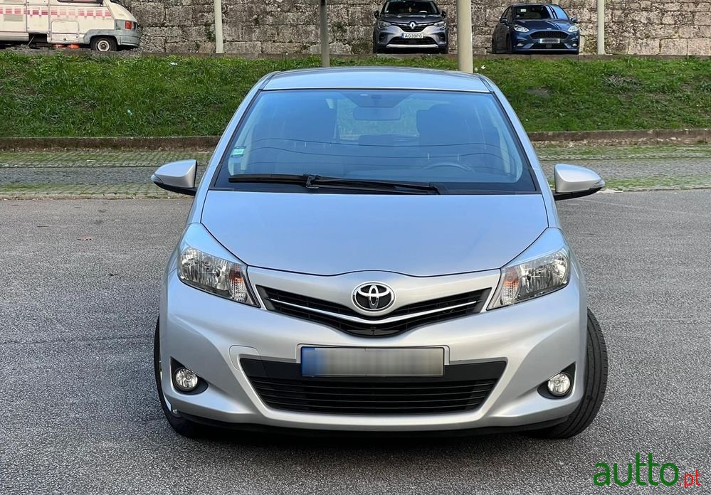 2014' Toyota Yaris photo #2