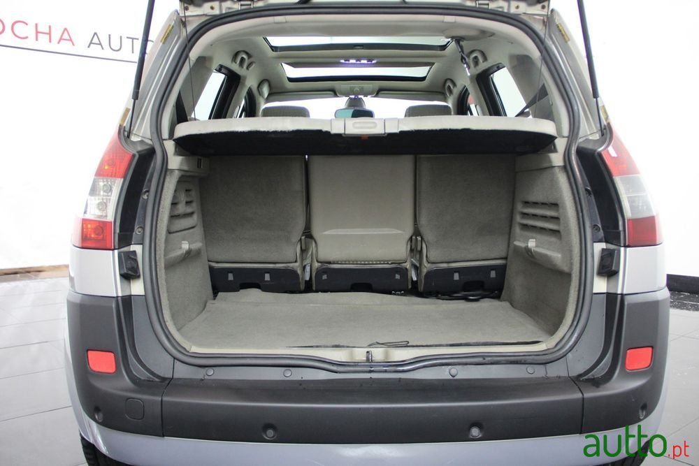 2005' Renault Scenic 1.5 Dci Dynamique photo #5