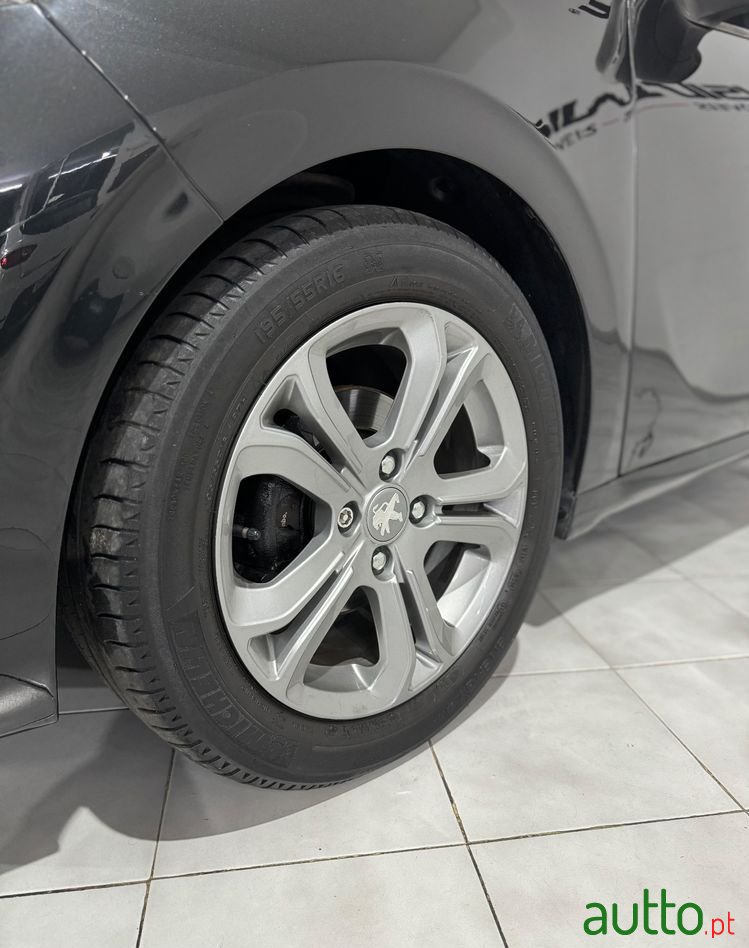 2012' Peugeot 208 photo #3