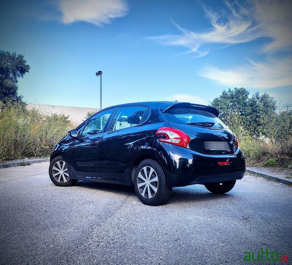 2013' Peugeot 208 photo #2