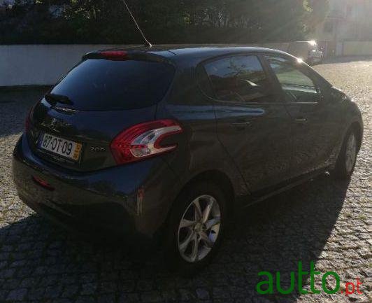 2014' Peugeot 208 photo #4