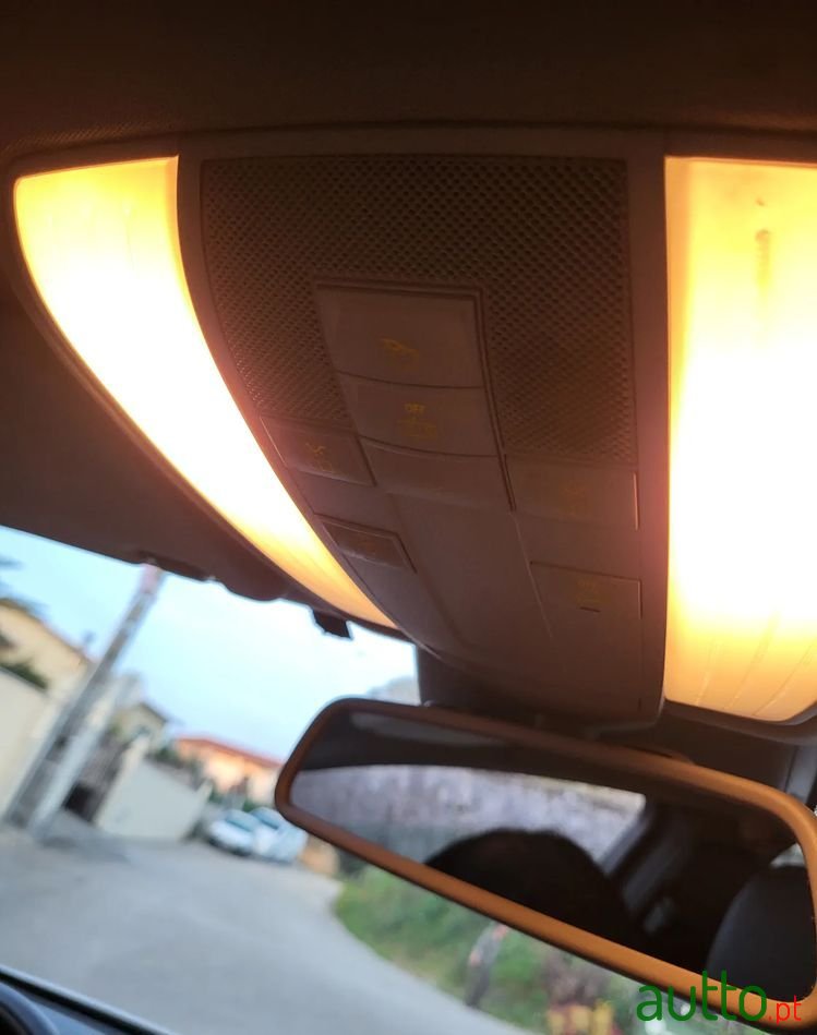 2011' Mercedes-Benz E 350 photo #6