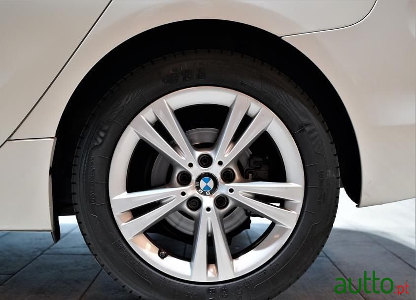 2016' BMW 216 Active Tourer photo #6