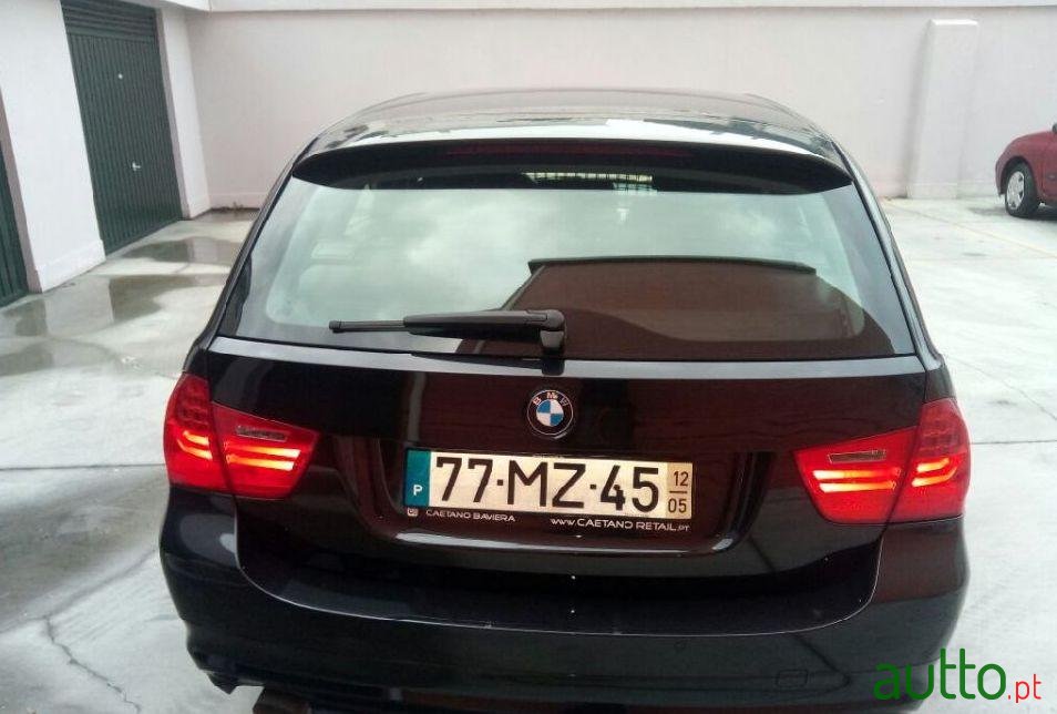 2012' BMW 318 photo #3