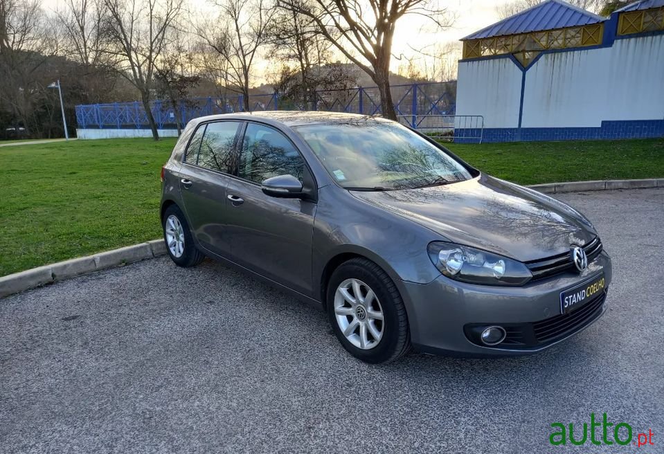 2011' Volkswagen Golf photo #4