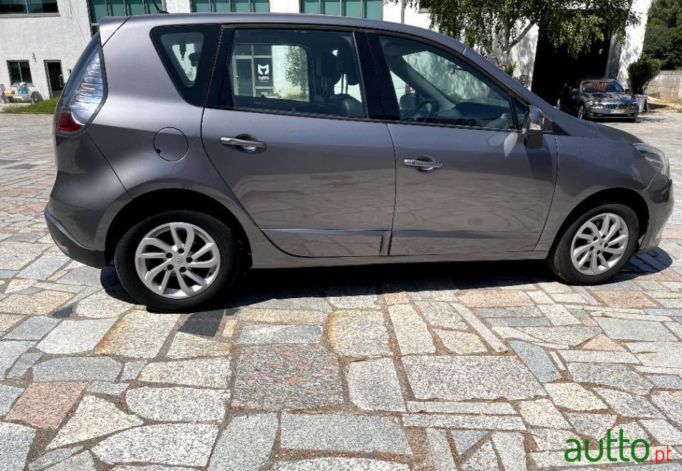 2012' Renault Scenic photo #4