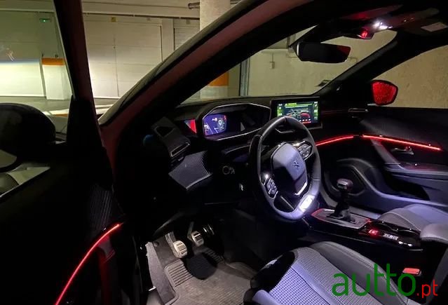 2022' Peugeot 2008 1.5 Bluehdi Gt photo #3