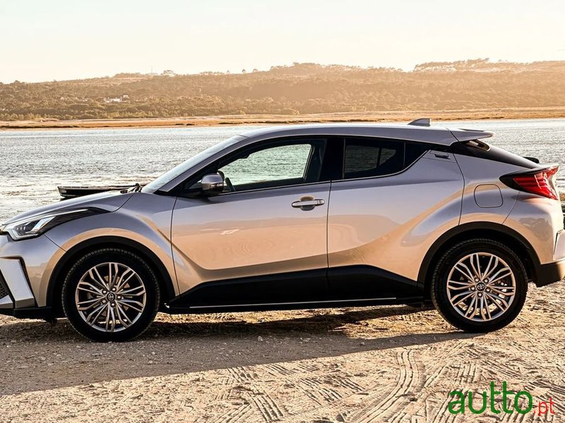 2023' Toyota C-HR photo #2