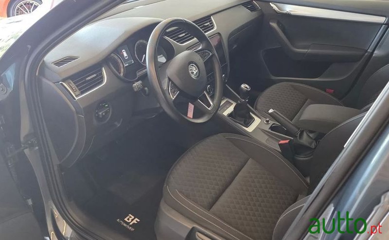 2017' Skoda Octavia Break photo #6