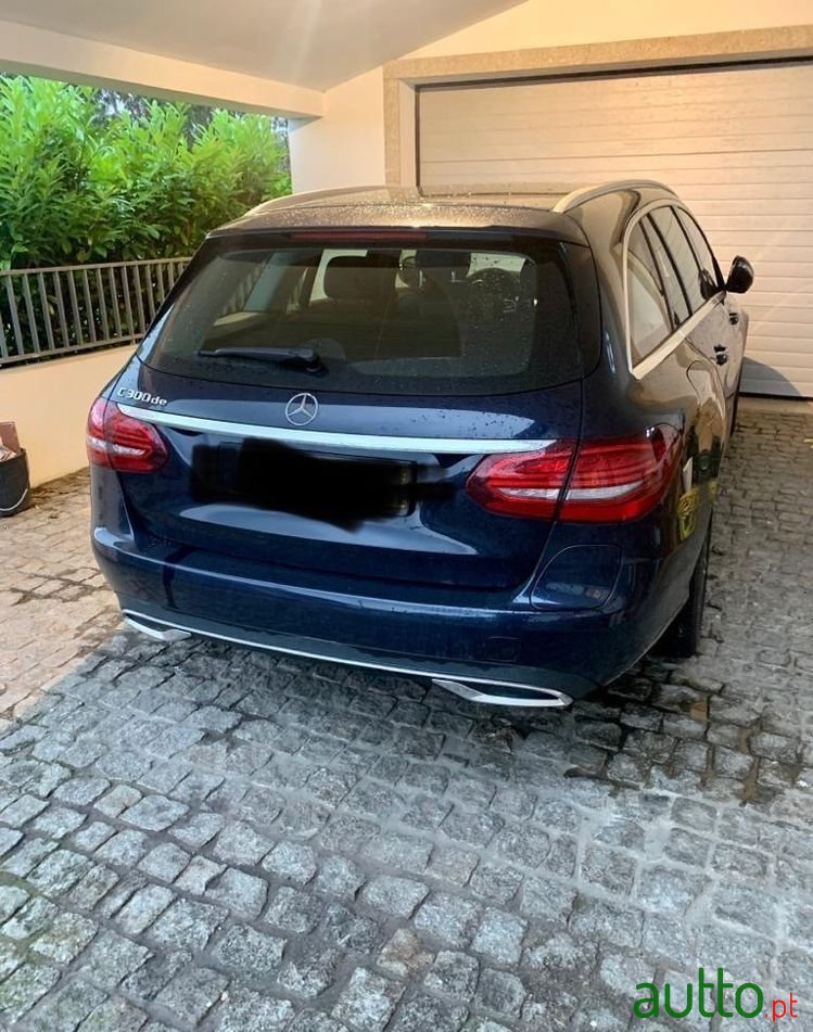 2019' Mercedes-Benz Classe C photo #2