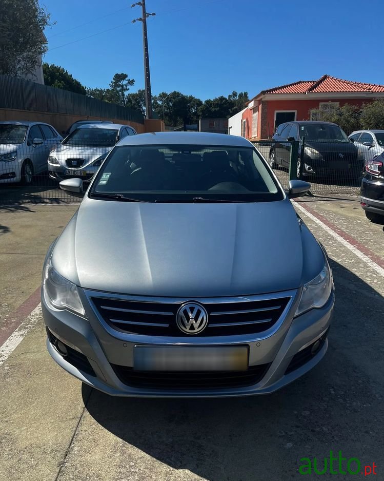 2010' Volkswagen Passat photo #2