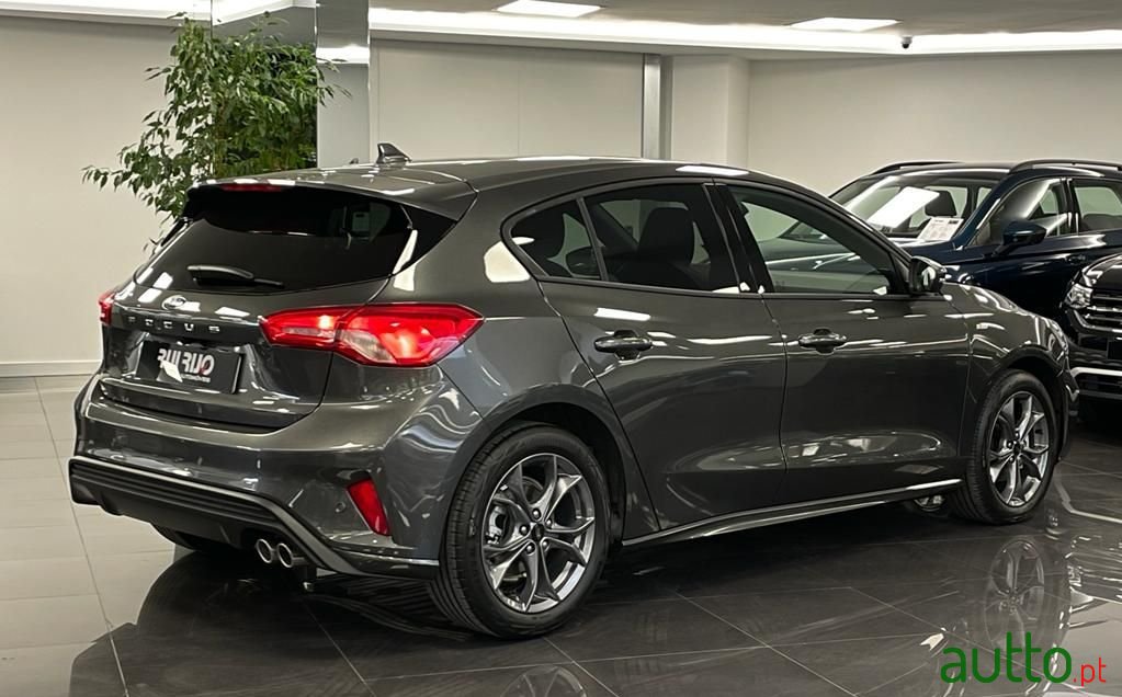 2021' Ford Focus photo #2