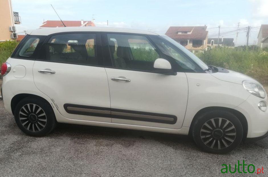 2015' Fiat 500L photo #1