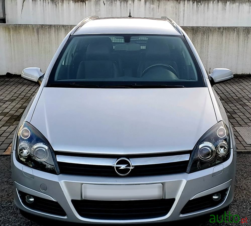 2005' Opel Astra Caravan photo #1