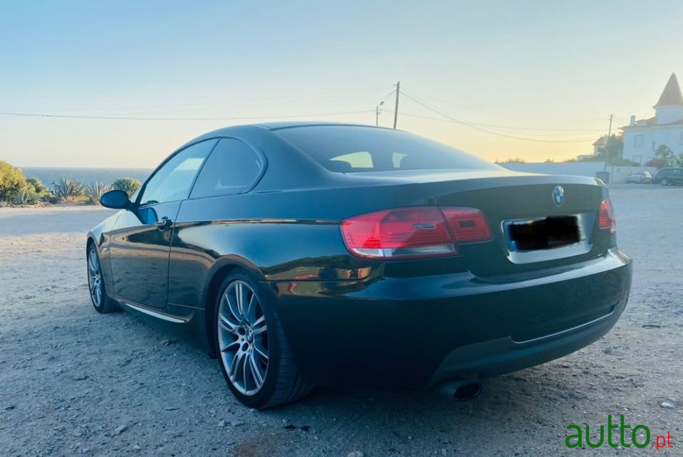 2009' BMW 320 photo #4