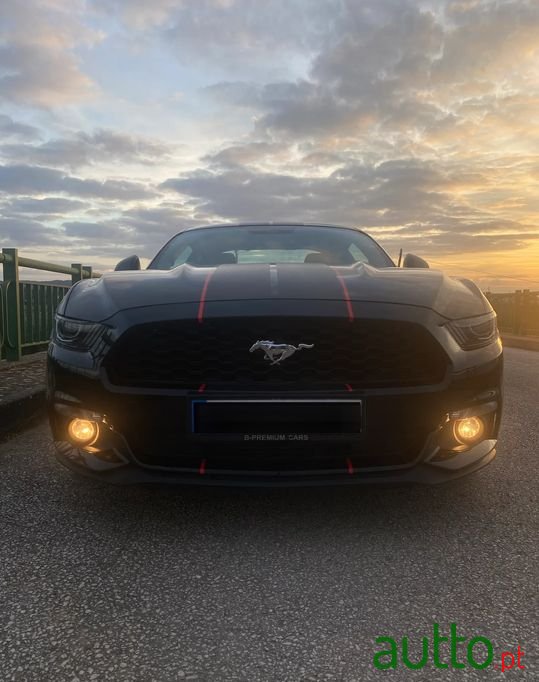 2017' Ford Mustang photo #2