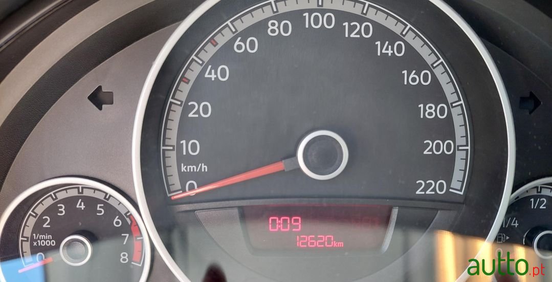 2018' Volkswagen Up photo #6