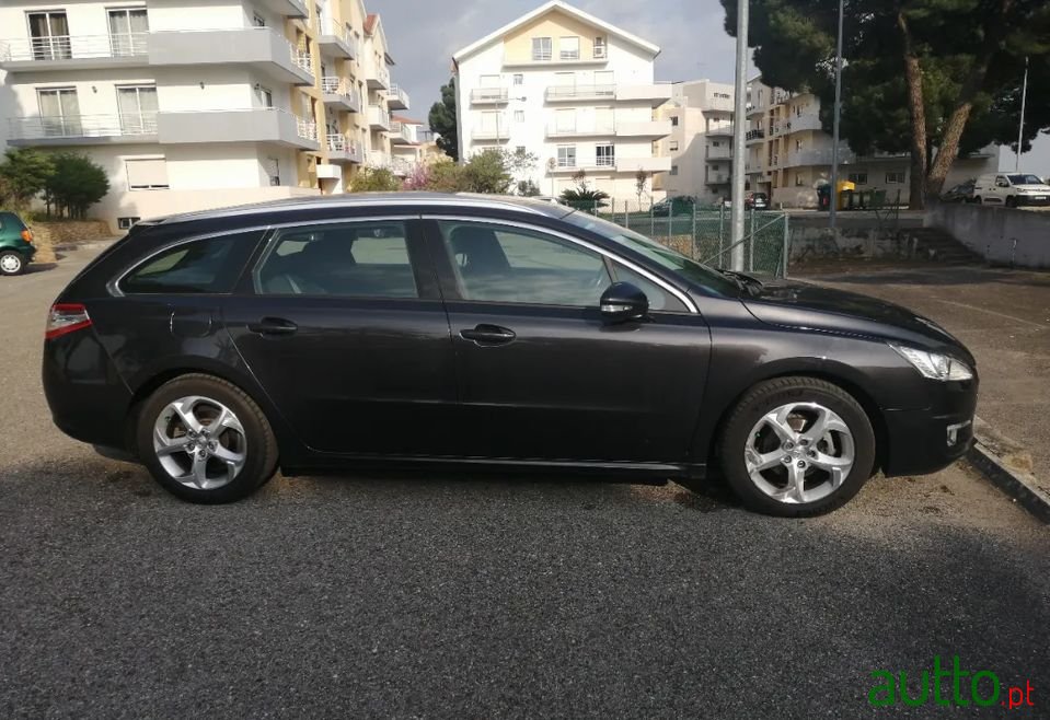 2011' Peugeot 508 Sw photo #2