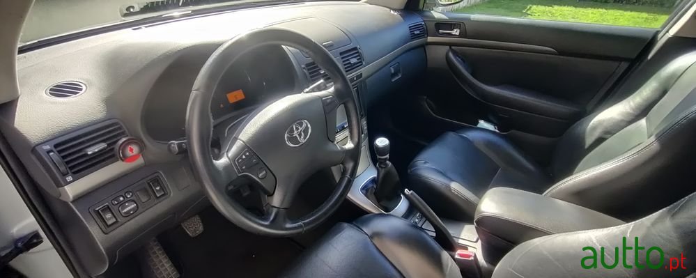 2007' Toyota Avensis Sw photo #2