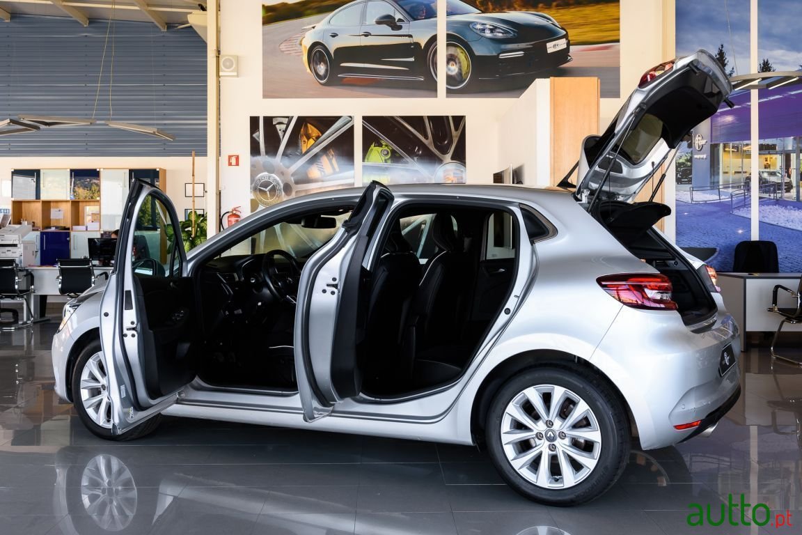 2021' Renault Clio photo #3