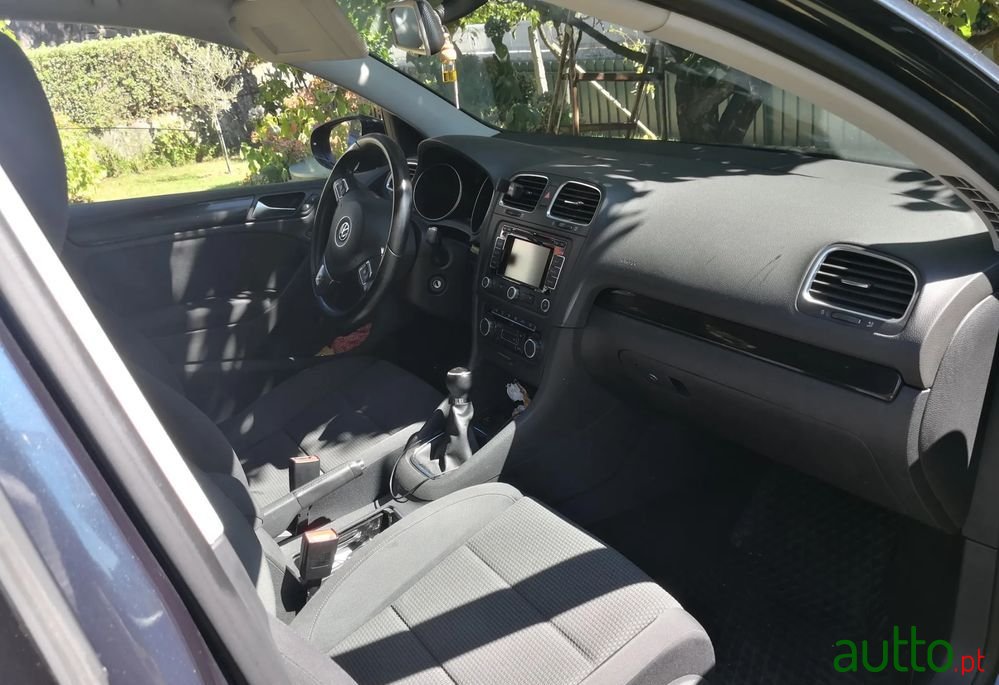 2010' Volkswagen Golf photo #5