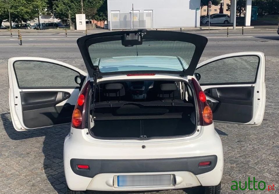 2013' Peugeot 107 photo #6