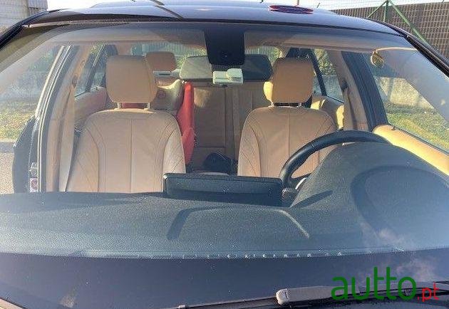 2013' BMW 320 Luxury photo #3