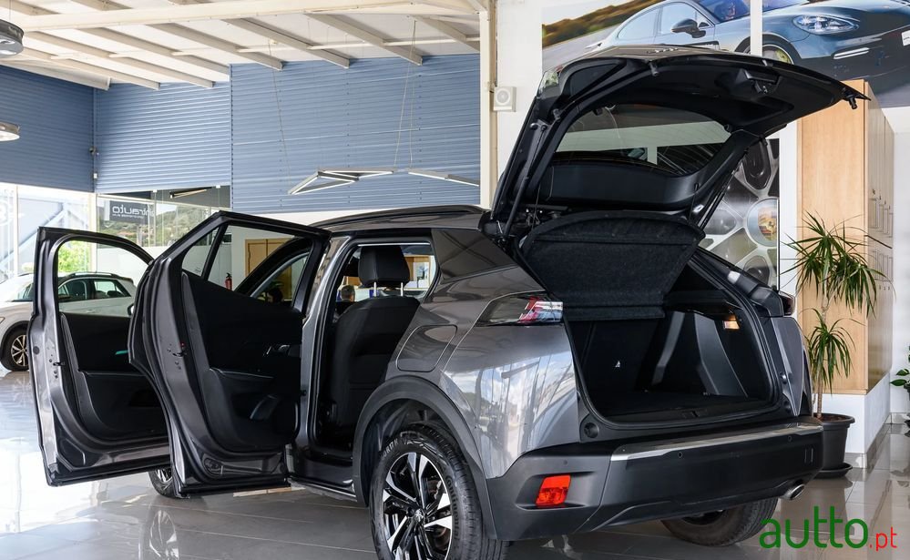 2022' Peugeot 2008 1.5 Bluehdi Allure photo #6