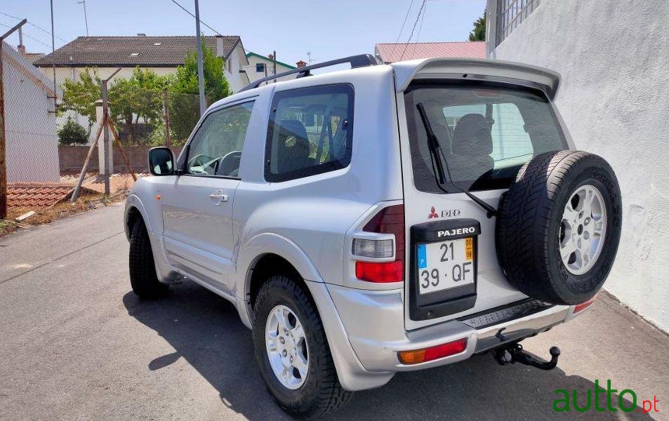 2000' Mitsubishi Pajero photo #3