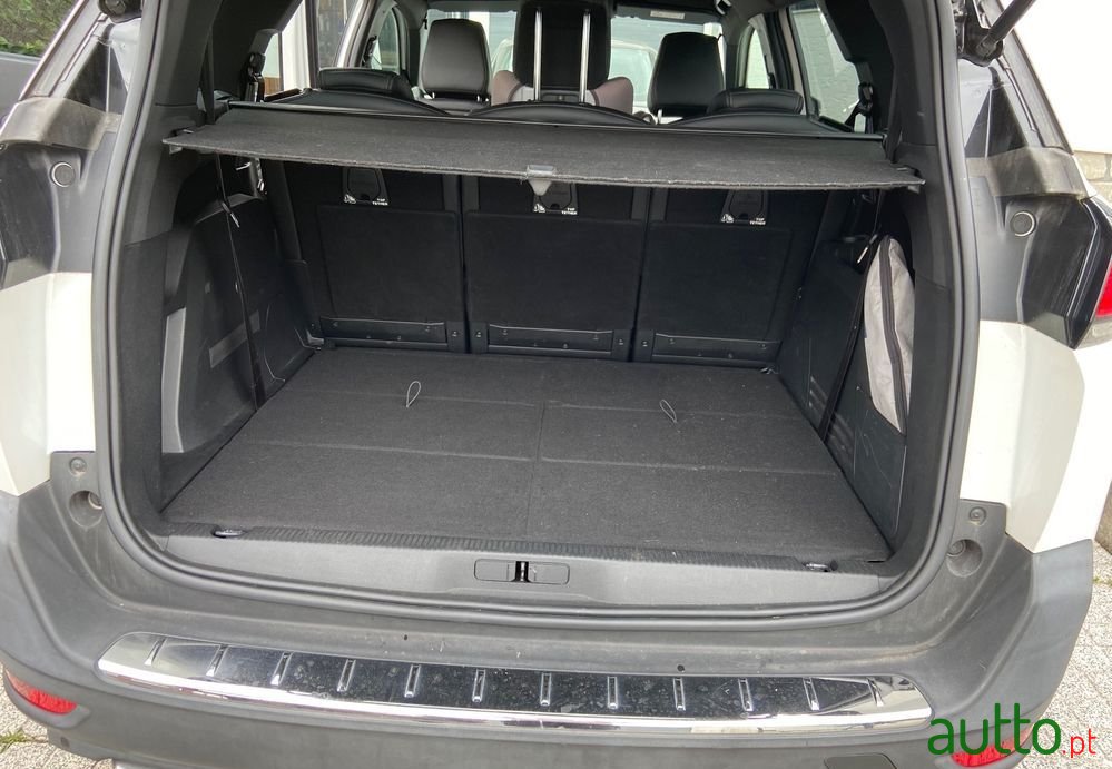 2019' Peugeot 5008 photo #5