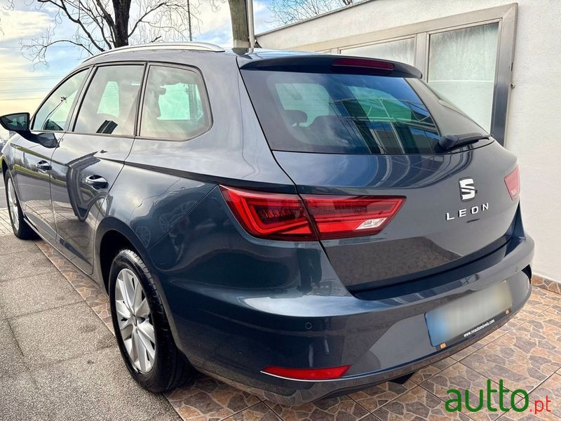 2018' SEAT Leon St photo #2
