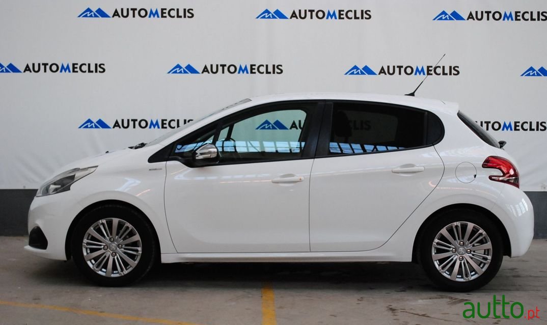 2017' Peugeot 208 photo #6