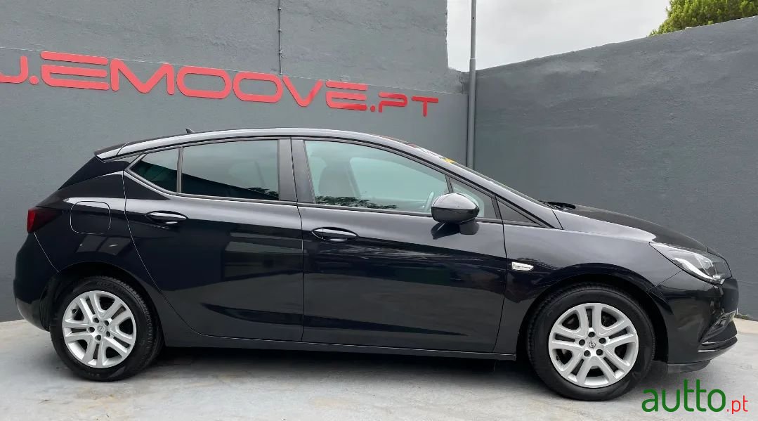 2016' Opel Astra photo #2