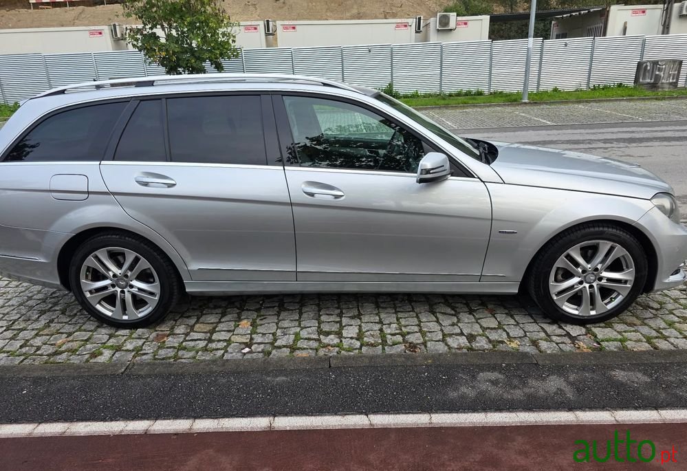 2011' Mercedes-Benz Classe C photo #6