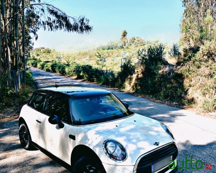 2016' MINI Cooper D photo #6